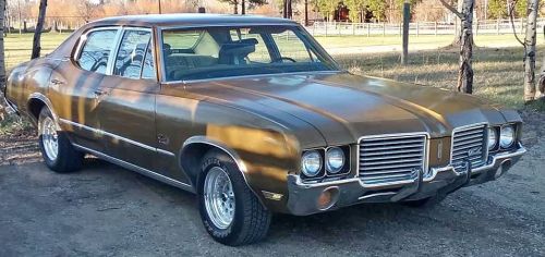 1972 Oldsmobile Cutlass Town Sedan